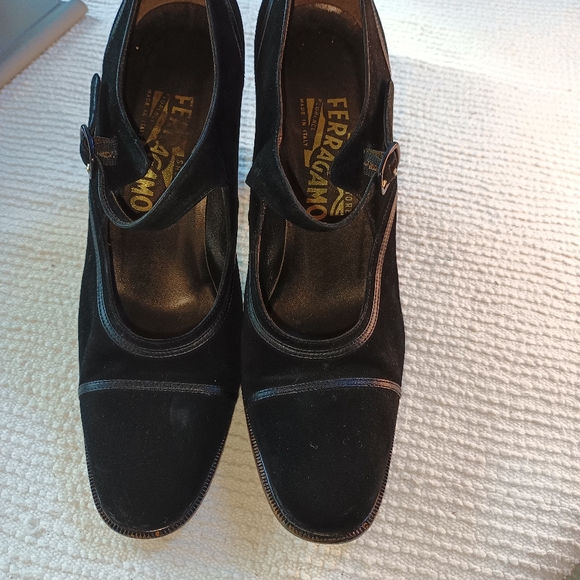 Salvatore  Ferragamo black suede heels size 8B - Picture 4 of 14